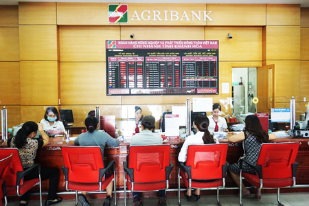 Thời gian chuyển tiền từ Agribank sang Vietcombank khi thực hiện tại quầy giao dịch