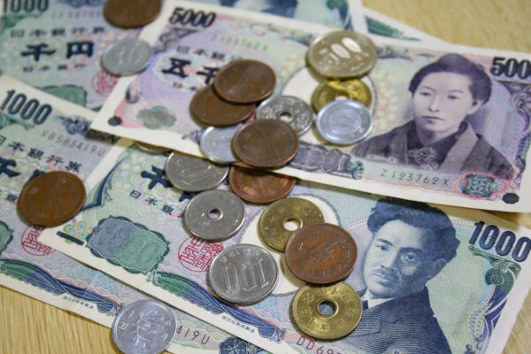 Đổi tiền yên Nhật tại ngân hàng nào phí rẻ nhất